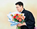 毕业送男老师什么花好