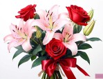 玫瑰花配百合花的意思