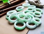 冰糯种翡翠手镯很多棉