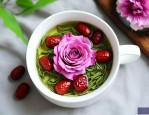 玫瑰花绿茶红枣一起泡