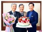 男长辈过生日送什么花好