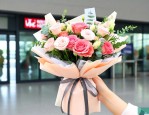 机场接人送什么花比较好