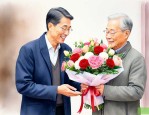 男士长辈过生日送什么花