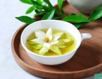 栀子泡水喝有什么好处
