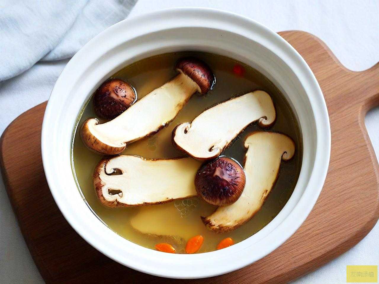 松茸煲汤的什么时候放